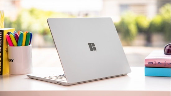 Cận cảnh chiếc laptop Microsoft Surface Go 3 vừa ra mắt