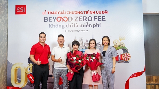 Chứng khoán SSI trao giải thưởng cho nhà đầu tư tham gia "Beyond Zero Fee"