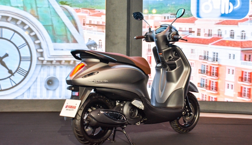 Xe máy tay ga tiết kiệm xăng, nên chọn Yamaha Grande "nội" hay Yamaha Fazzio nhập khẩu?