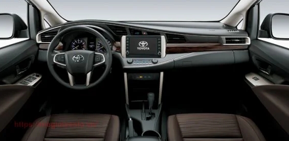 Toyota Innova: Mẫu ô tô được xem là "bá chủ", trang bị không đối thủ