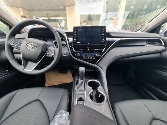 Toyota Camry: Vua sedan bền bỉ, tiết kiệm nhiên liệu