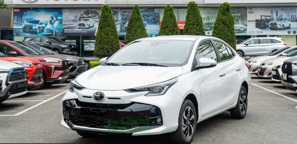 Toyota Vios giảm cực mạnh trong tháng 11: Giá bán thực tế khiến Honda City "rơi lệ"