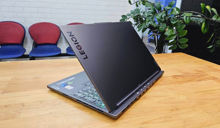 Chiếc laptop cấu hình "khủng" từ Lenovo, hiệu năng "vượt xa" MacBook Pro