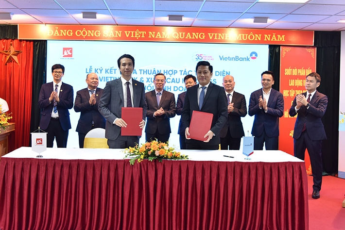 Đại diện VietinBank và Xuân Cầu Holdings ký kết hợp tác toàn diện 