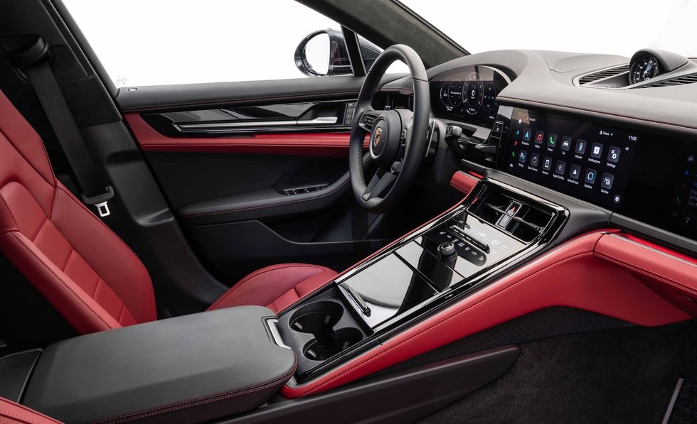 Cabin Porsche Panamera 2024 lộ diện với bộ ba màn hình