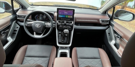 Toyota Innova ra mắt phiên bản "giá rẻ": Mitsubishi Xpander "lo sốt vó"