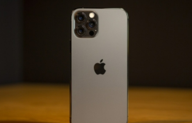 iPhone 12 Pro vẫn có sức hút khủng, "vội gì" mua iPhone 15?