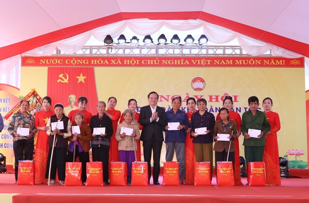 Thanh Hóa đón Phó Thủ tướng Trần Lưu Quang dự ngày hội Đại đoàn kết