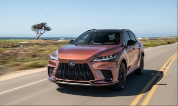 Giá xe ô tô Lexus niêm yết và lăn bánh cuối tháng 11/2023