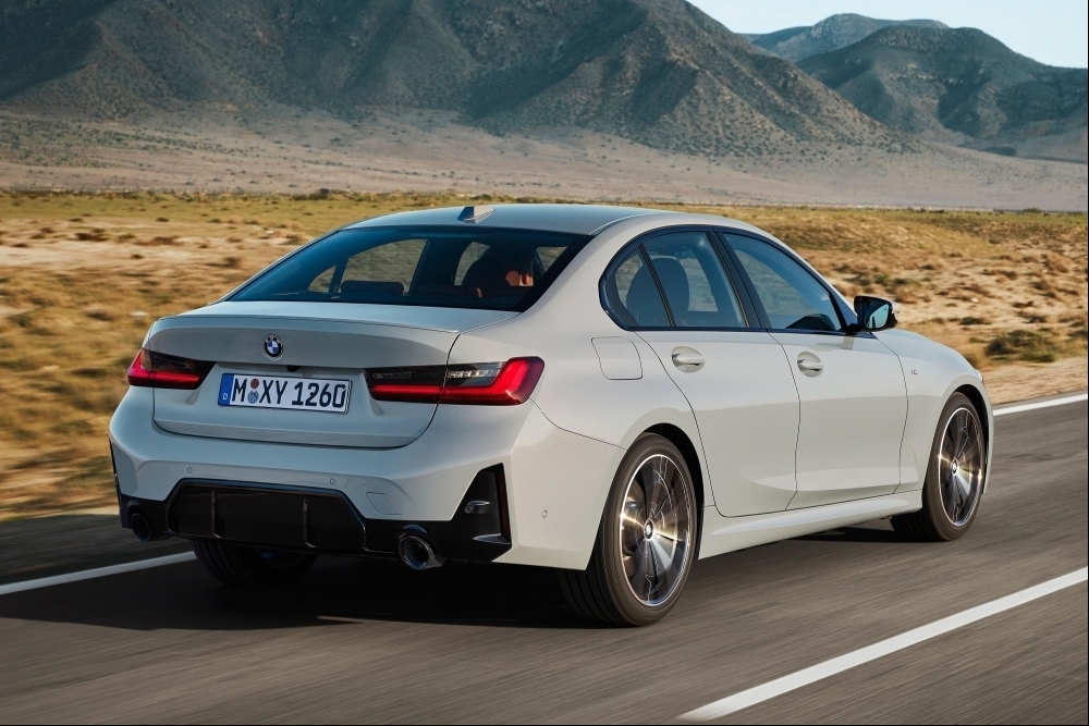 Giá xe BMW 3 Series niêm yết và lăn bánh mới nhất tháng 12/2023: Chỉ từ 1,3 tỷ đồng