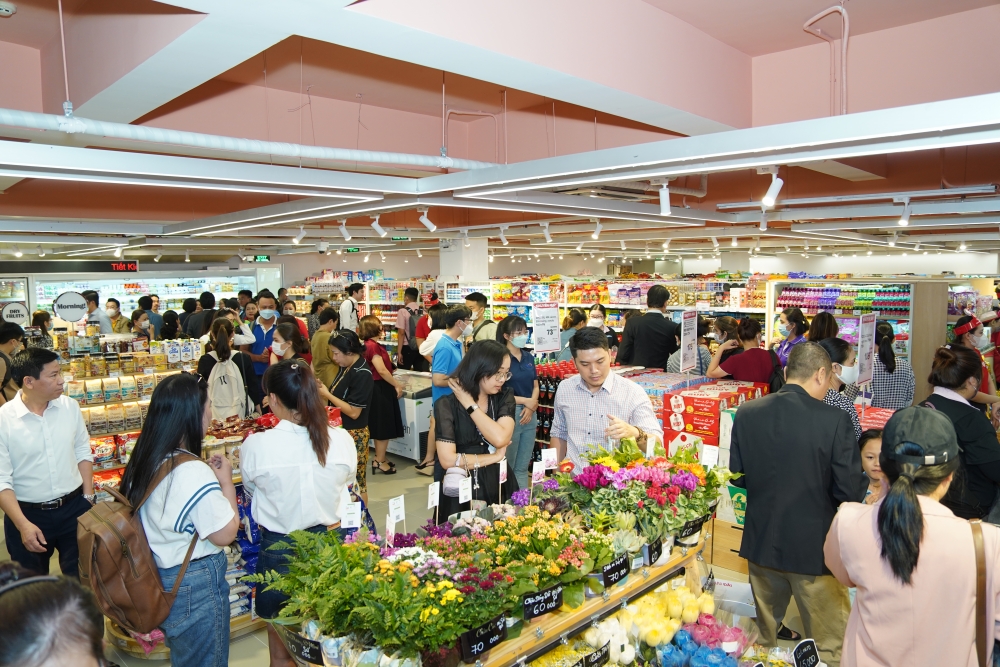 WinMart thu hút đông đảo khách hàng đến mua sắm