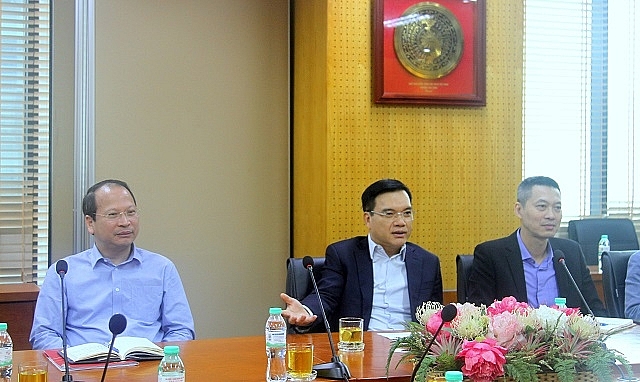 Ông Nguyễn Chí Thành (giữa) tại buổi trao đổi cùng VinaCapital. Nguồn: SCIC