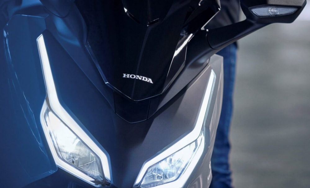 Kình địch Honda SH lộ diện với thiết kế cực ấn tượng, trang bị vượt tầm giá
