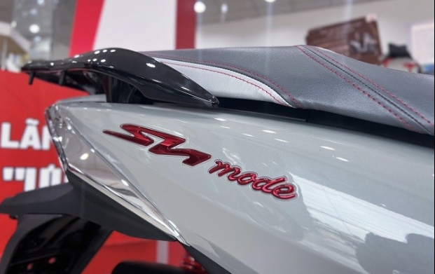 "Mê mẩn" xe máy Honda SH Mode 2024 về đại lý: Thiết kế ấn tượng, giá bán siêu hấp dẫn