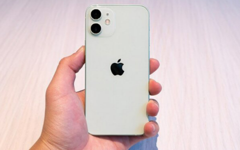 iPhone 12 Mini bất ngờ gây "khó dễ" cho hàng loạt đối thủ