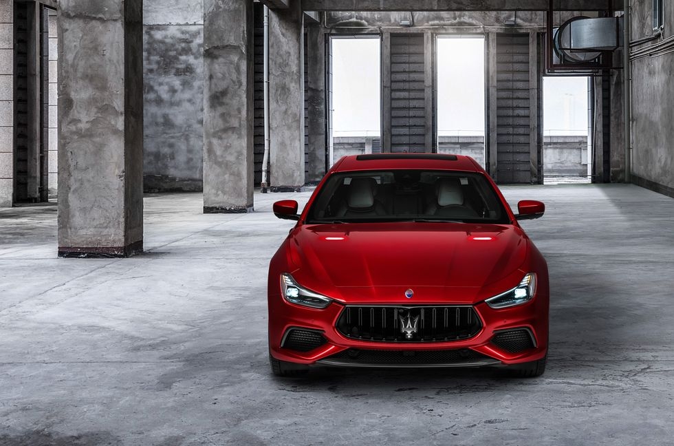 Giá xe Maserati Ghibli niêm yết và lăn bánh giữa tháng 12/2023