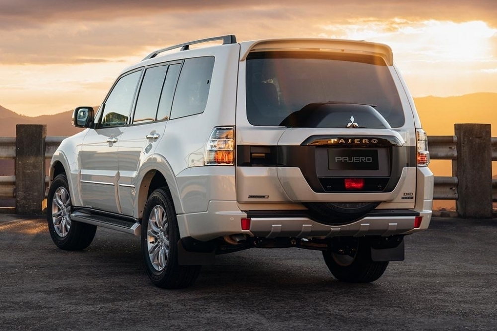 Giá xe Mitsubishi Pajero Sport niêm yết và lăn bánh giữa tháng 12/2023