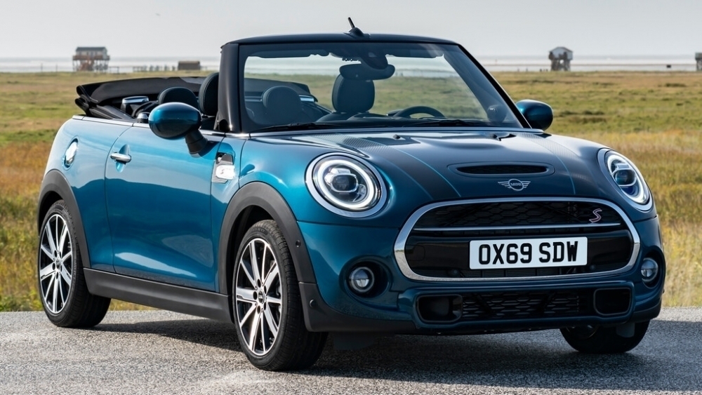 Giá MINI Cooper niêm yết và lăn bánh mới nhất cuối tháng 12/2023