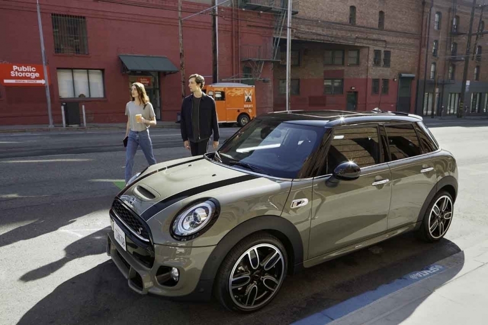 Giá MINI Cooper niêm yết và lăn bánh mới nhất cuối tháng 12/2023