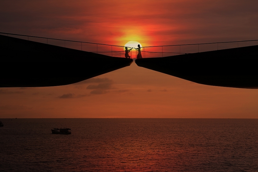 Cầu Hôn - nơi có thể chiêm ngưỡng hoàng hôn ngoạn mục của vùng biển Phú Quốc, hứa hẹn là điểm đến check-in ngọt ngào nhất trong mùa lễ hội năm nay
