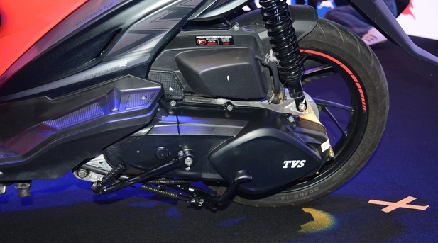 Ngắm nhìn chiếc xe máy tay ga "rẻ nhất" Việt Nam: Thiết kế lấn át "tiểu SH"