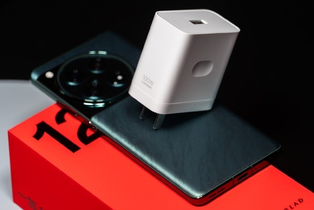 Quên iPhone 15 đi, OnePlus 12 mới mẫu điện thoại đáng sở hữu với hiệu năng đỉnh cao