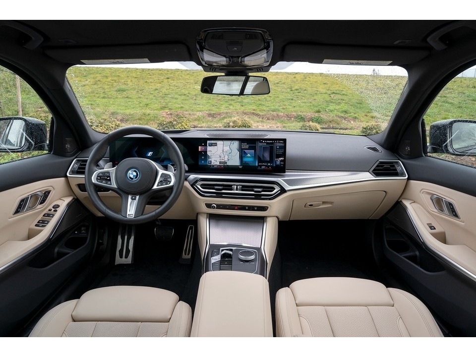 BMW 320i LCI 2023: Đối thủ ngang tầm Audi A4 và Mercedes C-Class