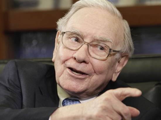 Huyền thoại đầu tư Warren Buffett: Năm 2024 còn phí tiền vào 10 thứ này, nghèo càng thêm nghèo