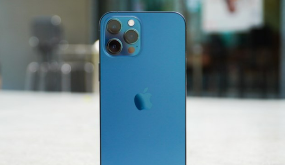 iPhone 12 Pro Max "trượt giá" đầu năm 2024: "Nội thất" đều "out trình" người anh em thế hệ 15