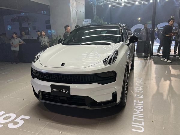 Hé lộ mức giá hai mẫu SUV Lynk & Co trước thềm ra mắt