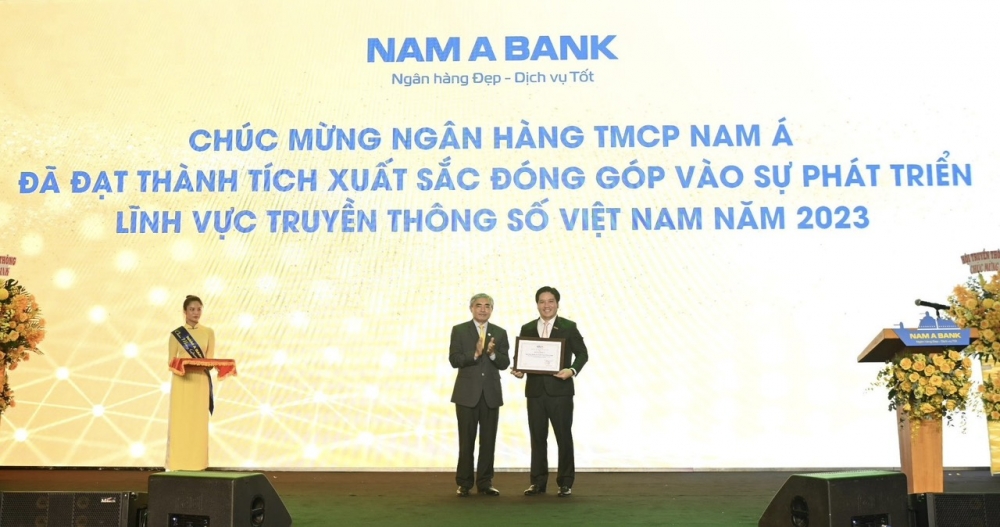 Nam A Bank - ngân hàng chuyển đổi số của năm