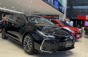 Bảng giá niêm yết và lăn bánh xe Toyota Corolla Altis cuối tháng 1/2024