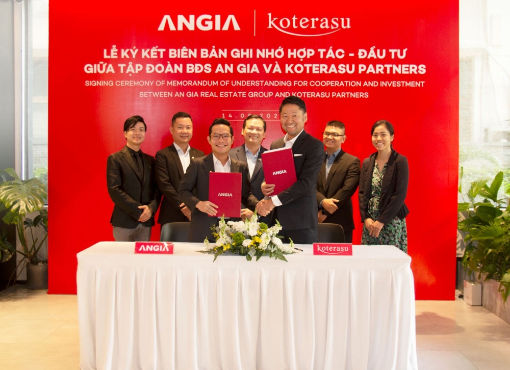 Đại diện An Gia (trái) và Koterasu Partners ký kết hợp tác - đầu tư 