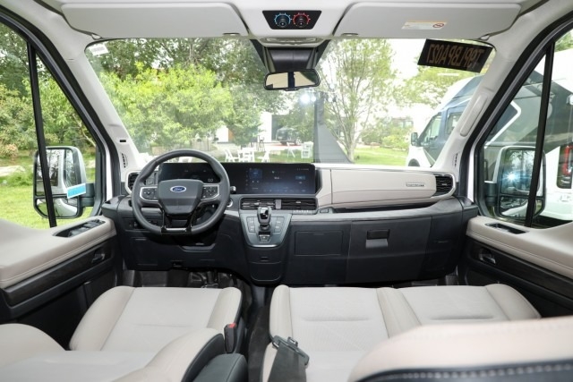 Ford Transit 2024 đã về Việt Nam với nhiều công nghệ mới, dự kiến bán trong năm nay