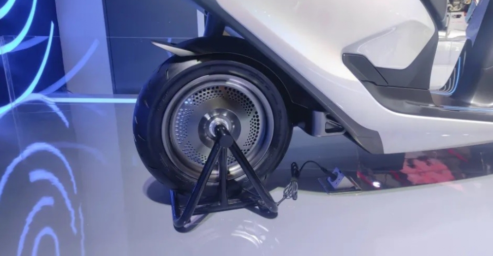 Honda ra mắt mẫu xe máy thuần điện ngoại hình tựa xe xăng: Giá bán "ấm lòng" khách hàng