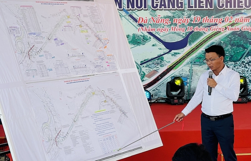 Ông Lê Thành Hưng, GĐ BQL các dự án đầu tư cơ sở hạ tầng ưu tiên Đà Nẵng chia sẻ thông tin về dự án tại lễ ra quân đầu năm Xuân Giáp Thìn