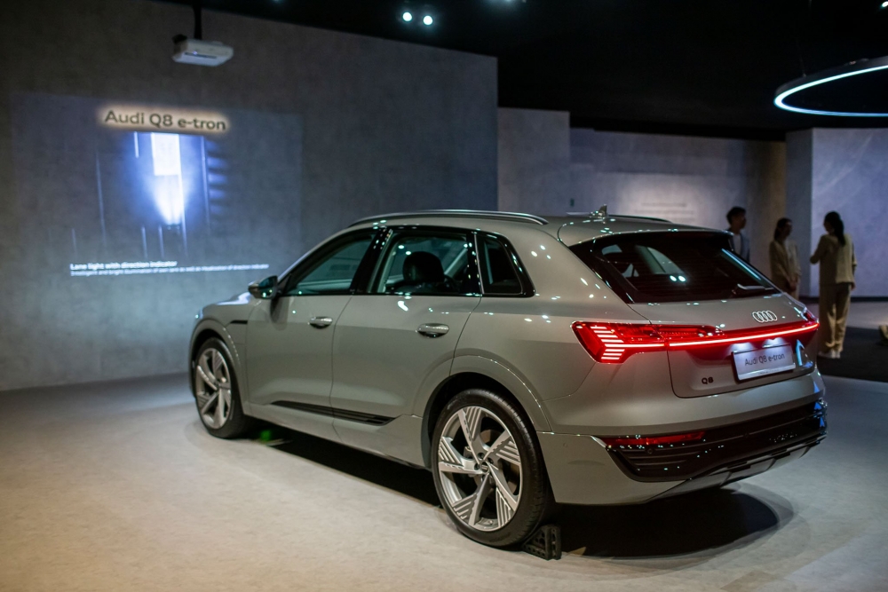 Audi Q8 e-tron 2024 sắp về Việt Nam, giá dự kiến 3,8 tỷ đồng