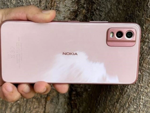 Nokia C32 "lấy lòng" khách Việt nhờ giá bán cực hấp dẫn