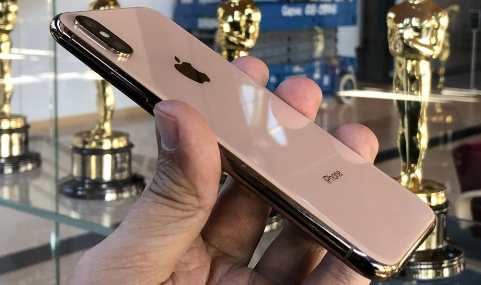 "Hàng hiệu" iPhone XS Max nay chỉ còn vài triệu khiến dân tình "mê tít"