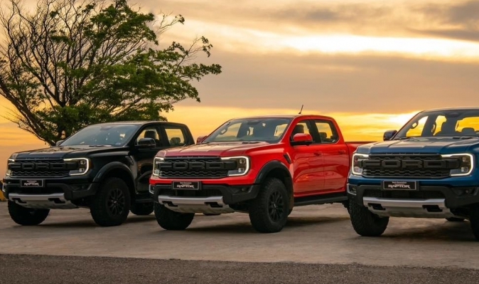 Ford Ranger thống trị doanh số xe bán tải,  Mazda BT-50 và Toyota Hilux "ế nặng"