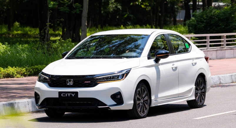 Honda City "được lòng" khách hàng nhờ giá cực rẻ, bỏ xa Hyundai Accent về doanh số