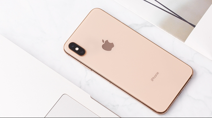 Quên iPhone 15 Pro Max đi, đây mới là chiếc điện thoại sở hữu màn OLED lớn cao cấp