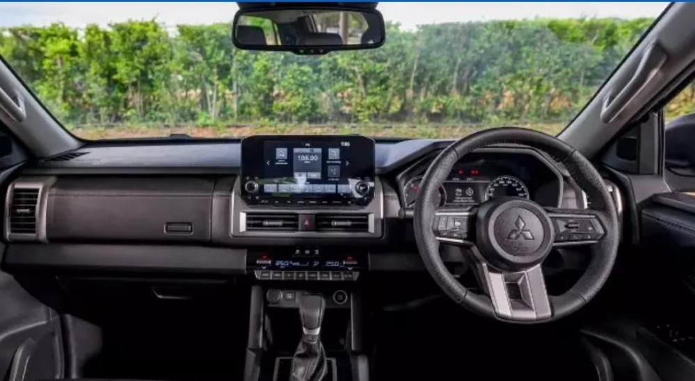 Mitsubishi Triton 2024 "rục rịch" ngày ra mắt: Ngoại hình mới lạ, Ford Ranger "lo sốt vó"