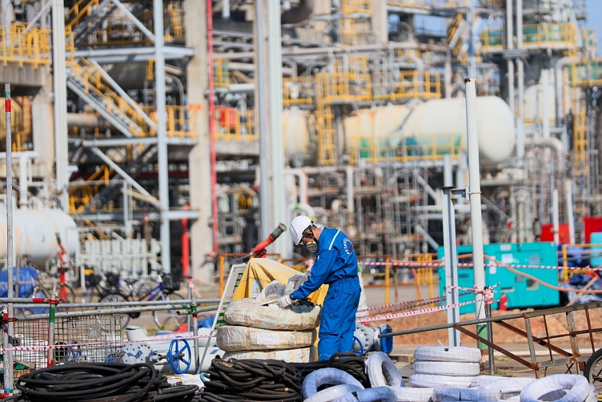 Quý I/2023, chỉ số sản xuất công nghiệp Quảng Ngãi giảm nhẹ, do Nhà máy lọc dầu Dung Quất bảo dưỡng tổng thể trong gần 50 ngày nên sản phẩm lọc hóa dầu giảm