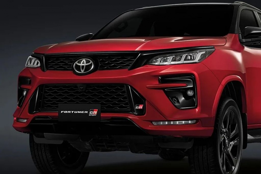 Toyota Fortuner GR Sport 2024 vừa ra mắt tại Thái Lan, giá quy đổi 1,3 tỷ đồng