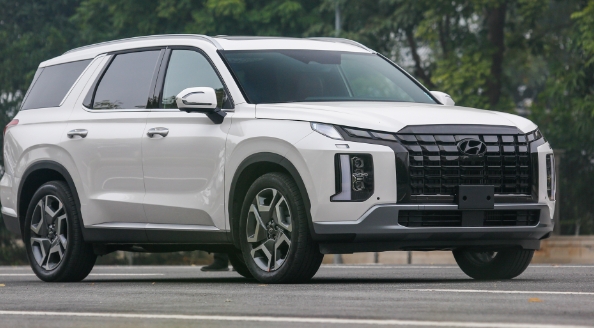 Hyundai Palisade giảm cả trăm triệu tại đại lý: Quyết "gieo sầu" cho Ford Explorer