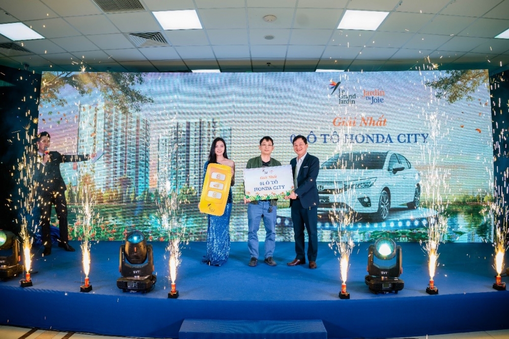 Lá thăm trúng thưởng xe ô tô Honda City phiên bản G năm 2023 đã gọi tên anh Bùi Thanh Tùng – Chủ nhân căn hộ tại tòa G4.