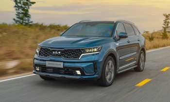 KIA Sorento giảm giá cực sốc khiến Hyundai SantaFe Hybrid phải "e dè"