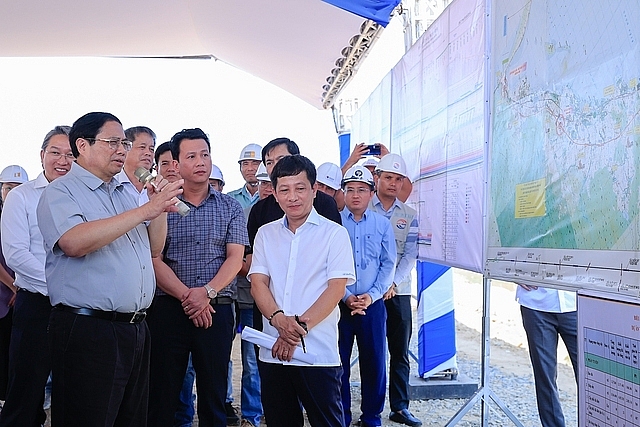 Dự án đầu tiên được Thủ tướng tới kiểm tra tình hình thi công là dự án Vân Phong - Nha Trang - Ảnh: VGP/Nhật Bắc