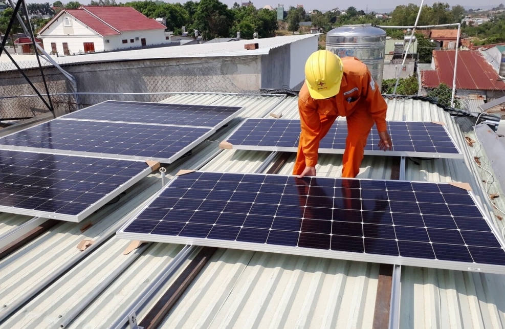 Bộ Công Thương nêu lý do về đề xuất điện mặt trời mái nhà bán giá 0 đồng
